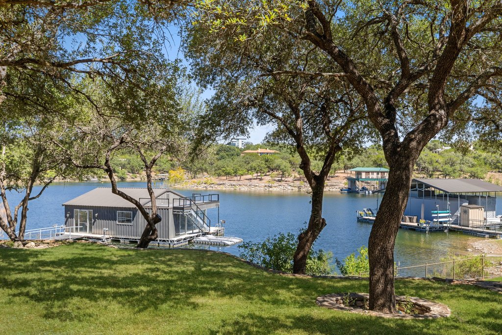 909 Brooks Hollow Road Lakeway, TX 78734 - Photo 23 of 40 Gallery Image 23