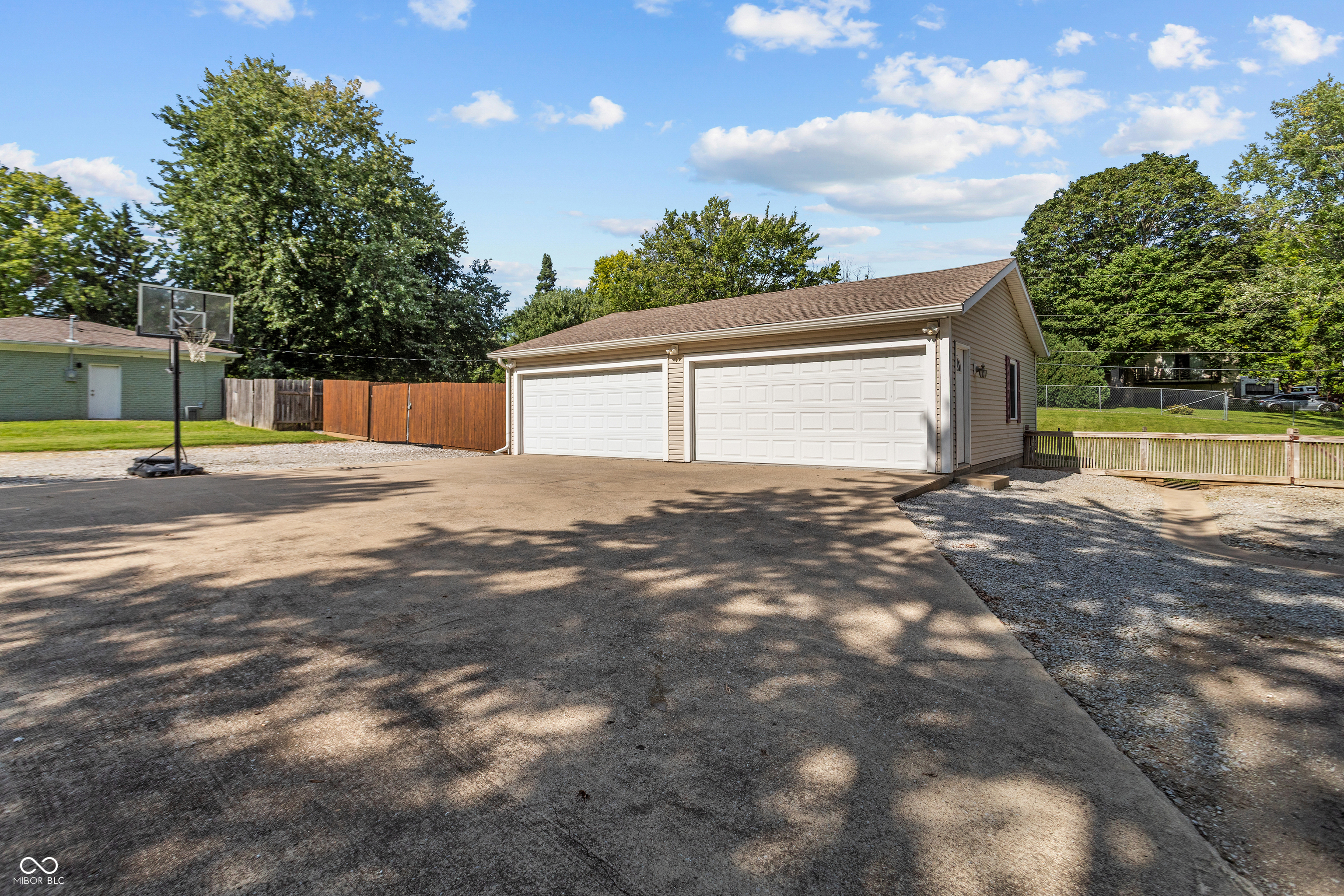 8069 Folkstone Road Indianapolis, IN 46268 - Photo 6 of 54 Gallery Image 6