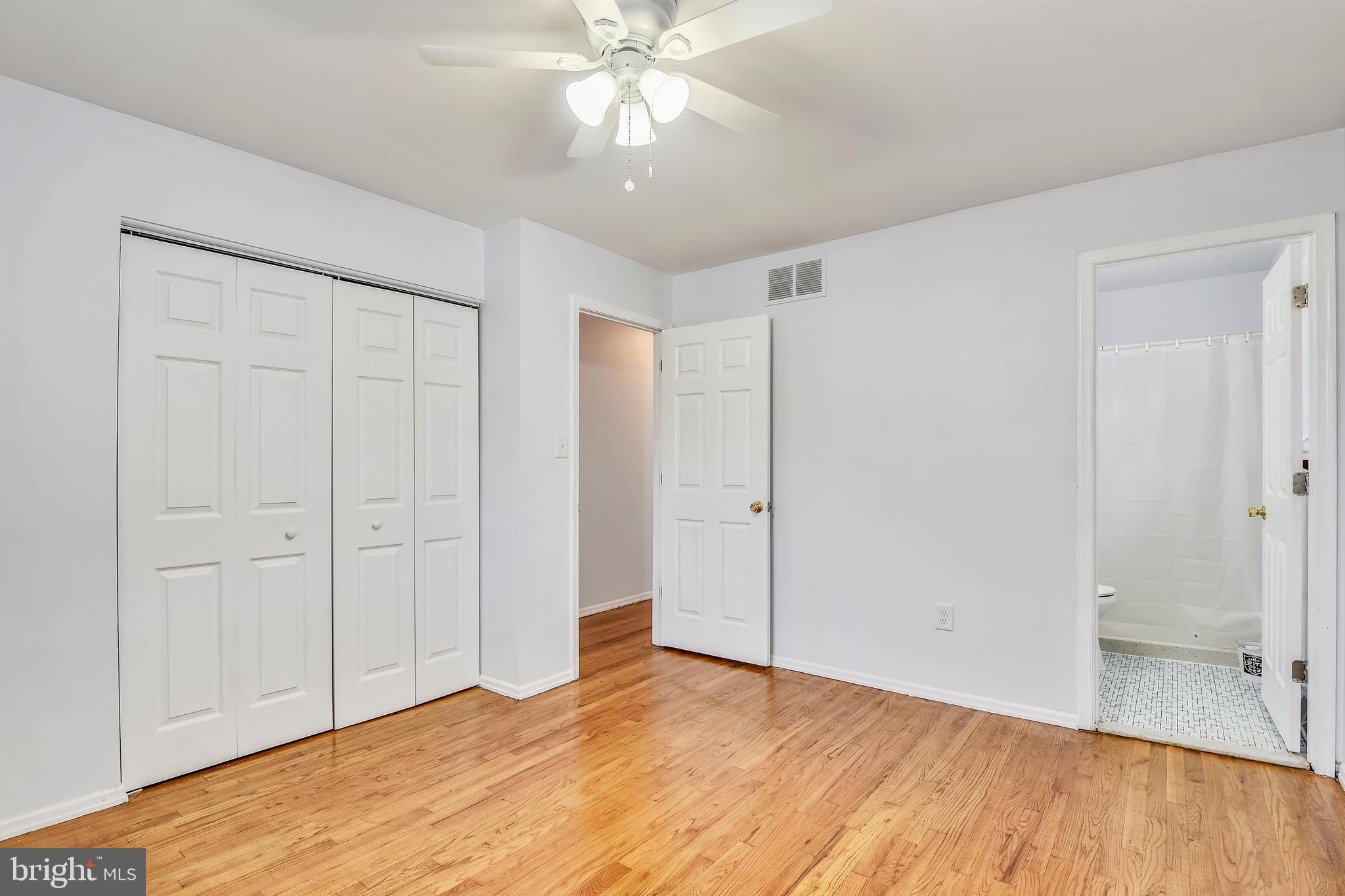 225 Atlanta Road Pasadena, MD 21122 - Photo 21 of 36 Master bedroom