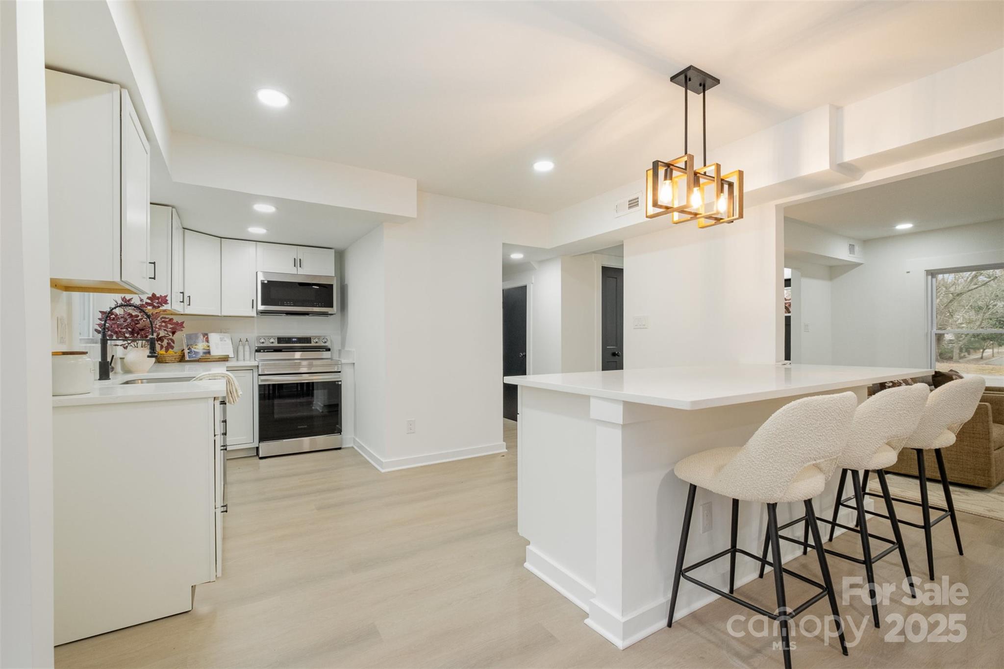 5831 Eastbrook Road Charlotte, NC 28215 - Photo 5 of 19 Gallery Image 5