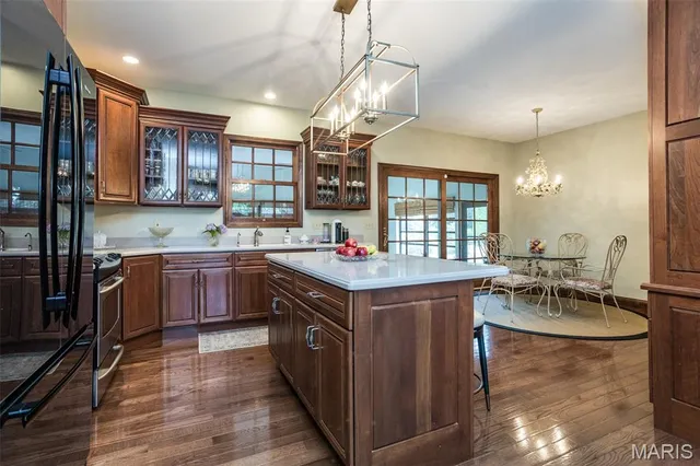 $555,000 | 1300 White Oak Trail, Godfrey, IL 62035