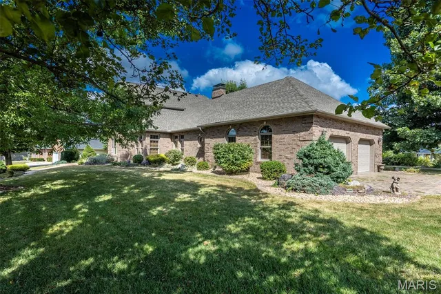 $555,000 | 1300 White Oak Trail, Godfrey, IL 62035