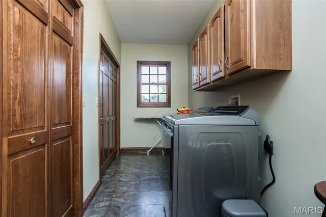 $555,000 | 1300 White Oak Trail, Godfrey, IL 62035