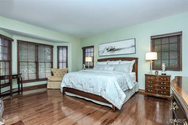 $555,000 | 1300 White Oak Trail, Godfrey, IL 62035