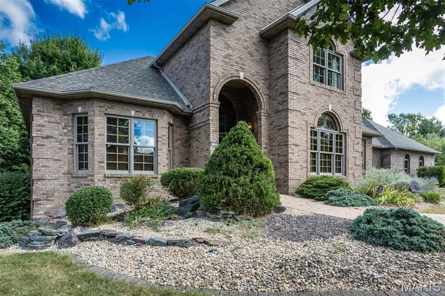 $555,000 | 1300 White Oak Trail, Godfrey, IL 62035