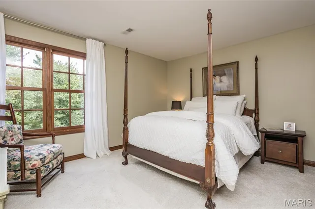 $555,000 | 1300 White Oak Trail, Godfrey, IL 62035