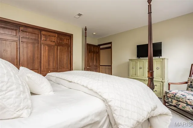 $555,000 | 1300 White Oak Trail, Godfrey, IL 62035