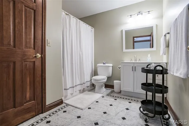 $555,000 | 1300 White Oak Trail, Godfrey, IL 62035