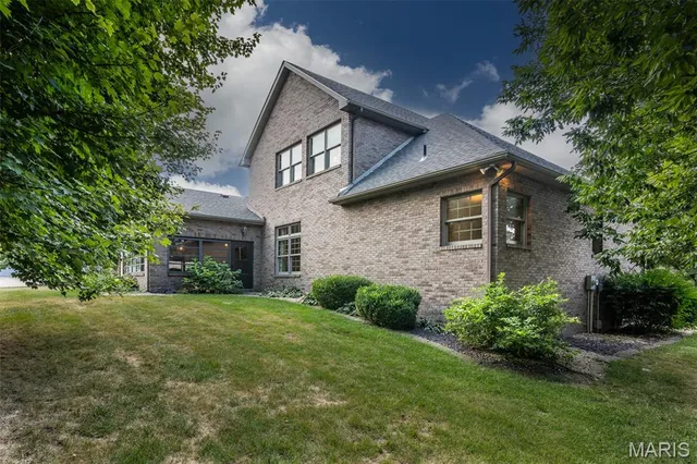 $555,000 | 1300 White Oak Trail, Godfrey, IL 62035