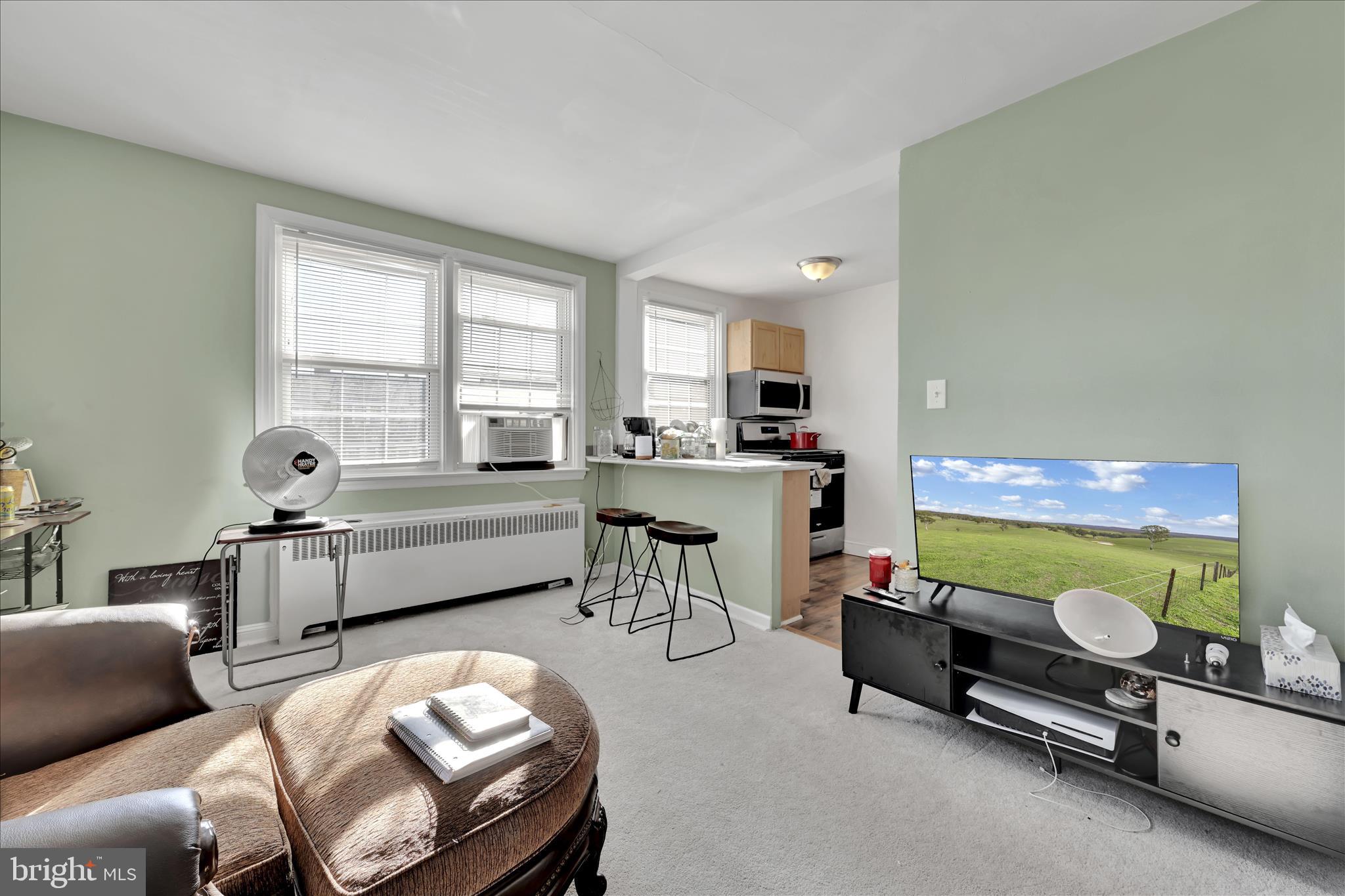 856 Eaton Road Drexel Hill, PA 19026 - Photo 16 of 29 Apartment 2 - Living Area