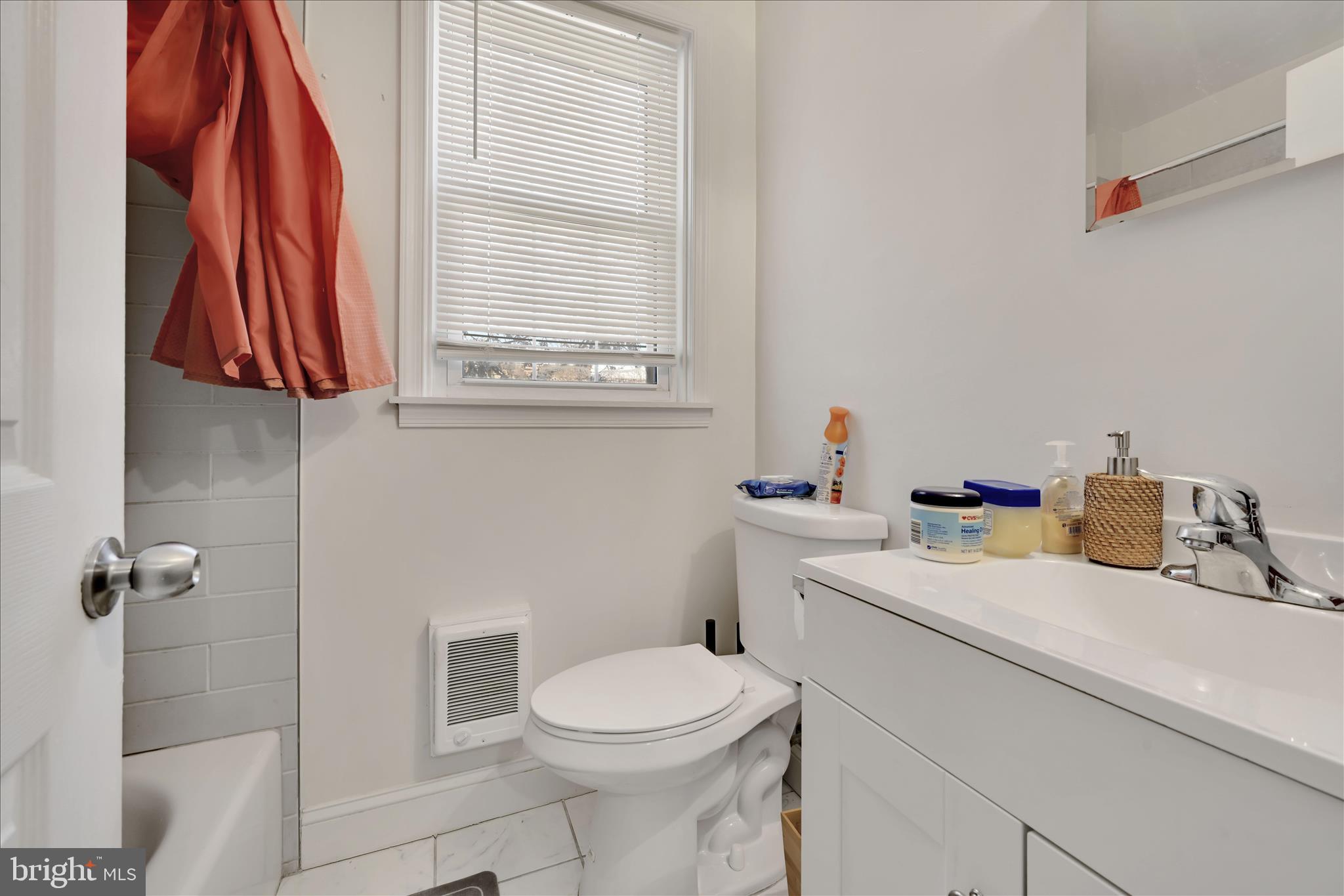 856 Eaton Road Drexel Hill, PA 19026 - Photo 23 of 27 Apartment 1 - Bathroom