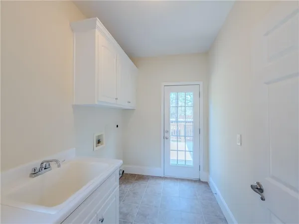 $889,500 | 792 Grassmeade Way, Snellville, GA 30078