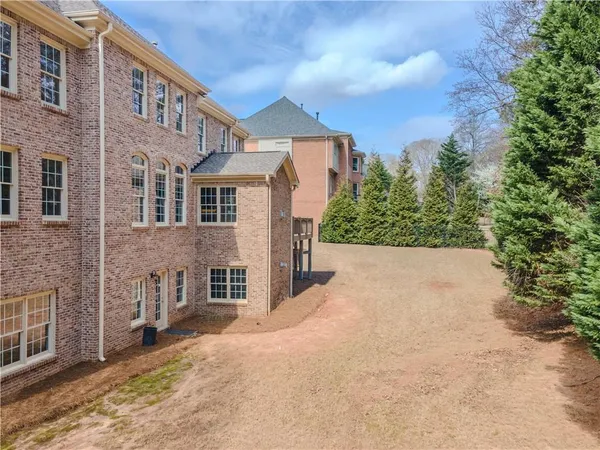 $889,500 | 792 Grassmeade Way, Snellville, GA 30078