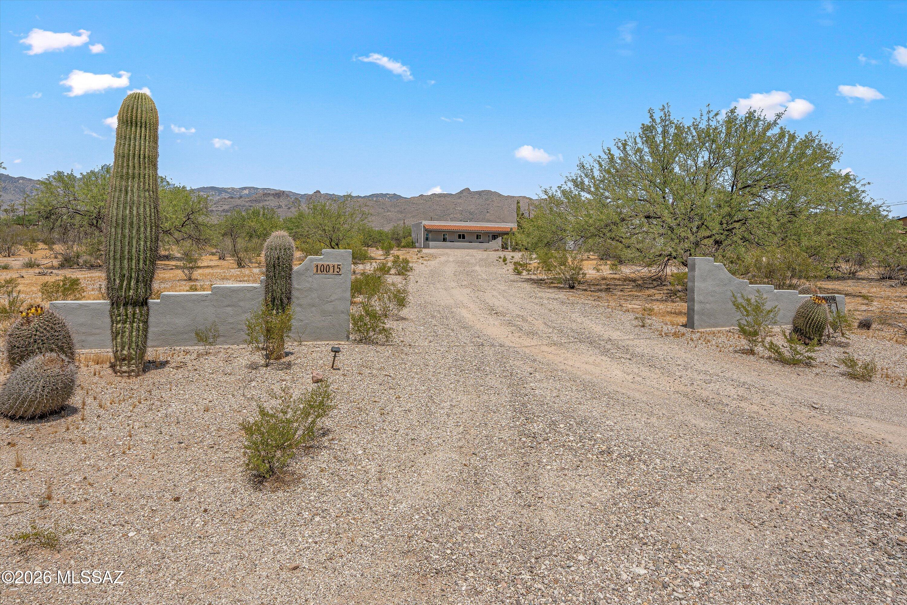 10015 East Fort Lowell Road Tucson, AZ 85749 - Photo 38 of 45 Driveway