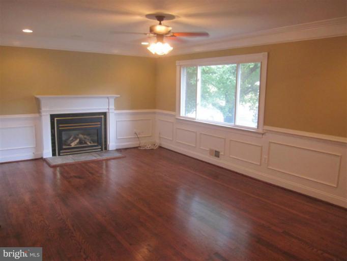 4203 Colonial Road Pikesville, MD 21208 - Photo 27 of 30 Living Room from similar property