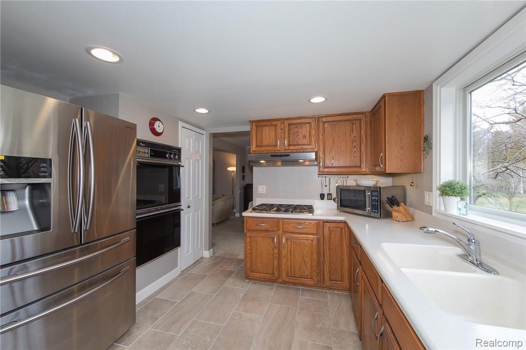 46670 Strathmore Road Plymouth, MI 48170 - Photo 11 of 41 46670Strathmoore-11.jpg