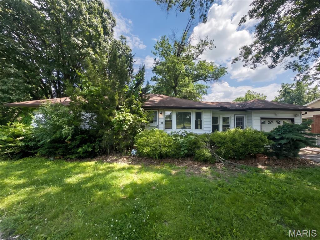 11424 Larimore Road St. Louis, MO 63138 - Photo 2 of 15