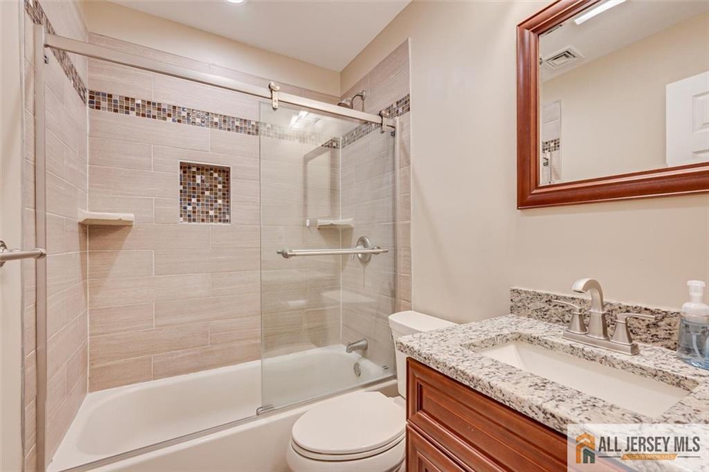 39 Kendall Road Kendall Park, NJ 08824 - Photo 28 of 41