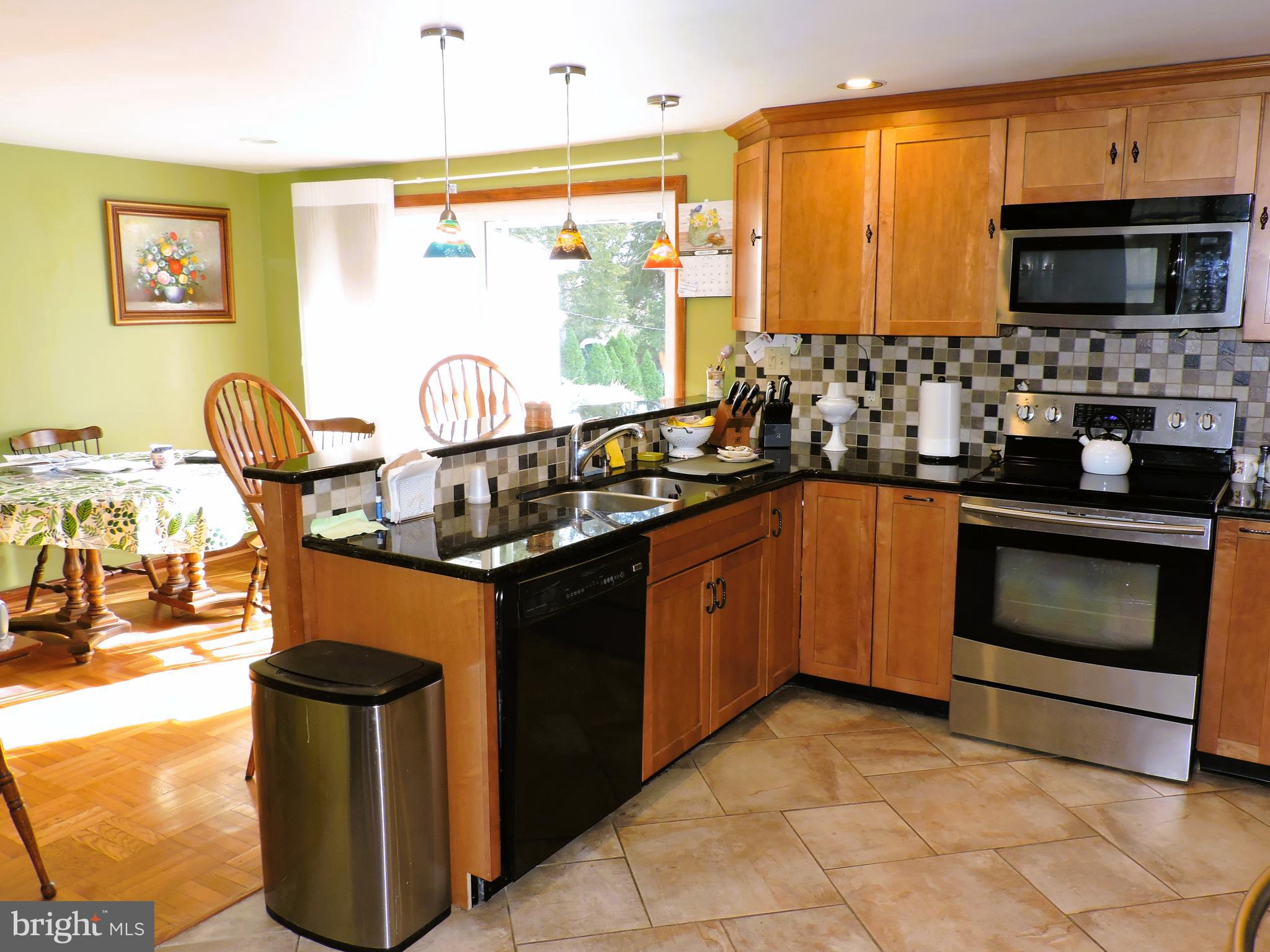 46 Laurel Road Southampton, PA 18966 - Photo 3 of 30 Gallery Image 3