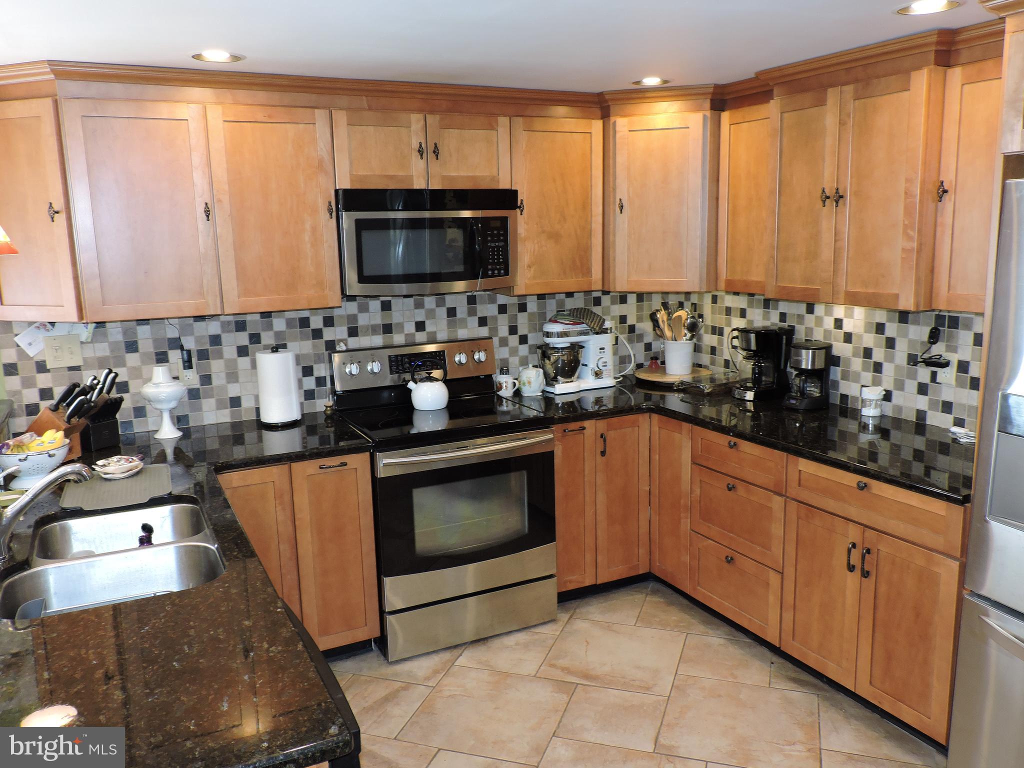 46 Laurel Road Southampton, PA 18966 - Photo 4 of 30 Gallery Image 4