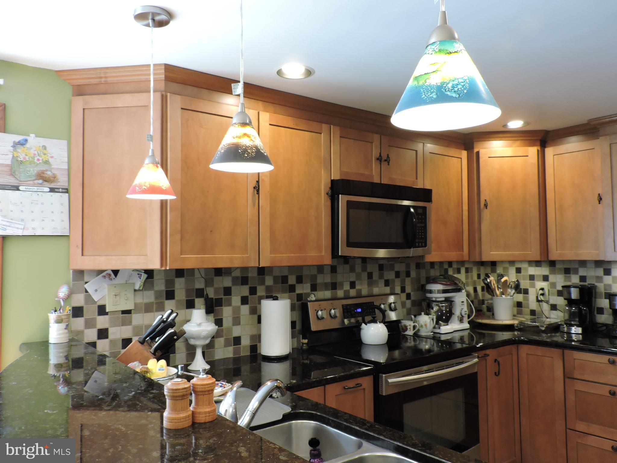 46 Laurel Road Southampton, PA 18966 - Photo 6 of 30 Gallery Image 6