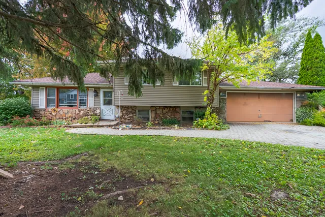 $299,900 | N268 Calvin Avenue, West Chicago, IL 60185