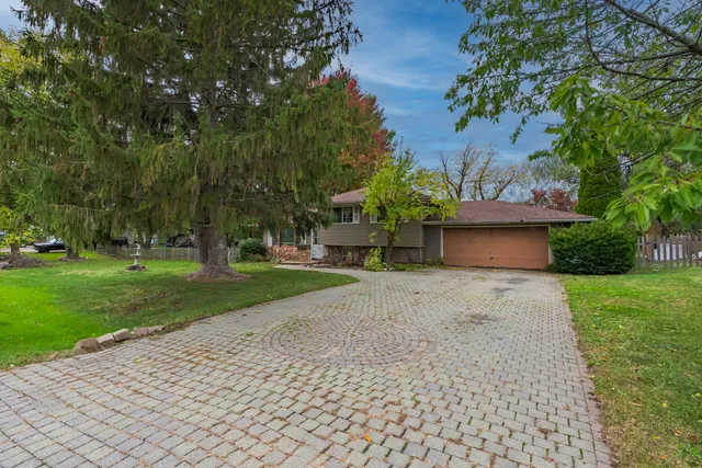 $299,900 | N268 Calvin Avenue, West Chicago, IL 60185