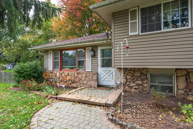 $299,900 | N268 Calvin Avenue, West Chicago, IL 60185