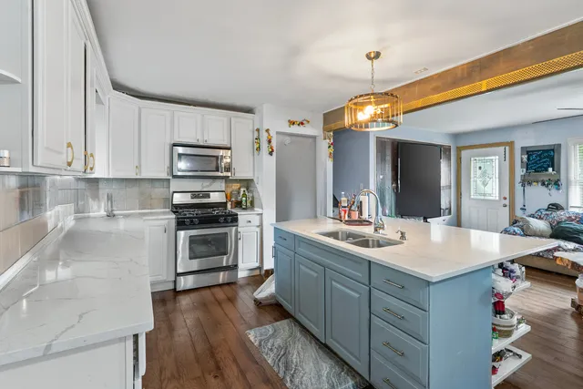 $299,900 | N268 Calvin Avenue, West Chicago, IL 60185