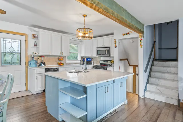 $299,900 | N268 Calvin Avenue, West Chicago, IL 60185