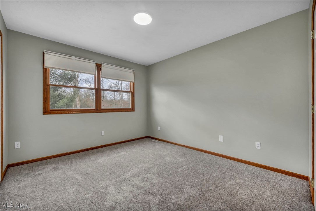 5925 Downs Road Northwest Warren, OH 44481 - Photo 20 of 32 Bedroom 2/5 upstairs