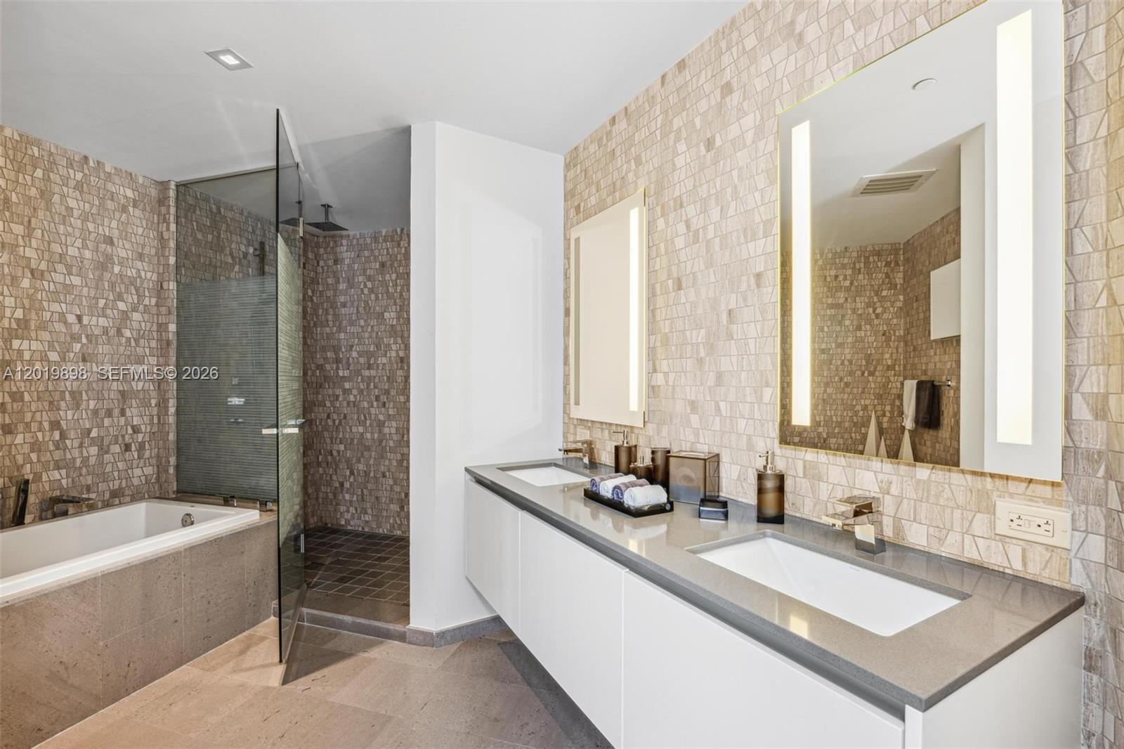 88 Southwest 7th Street, Unit 2111 Miami, FL 33130 - Photo 18 of 30