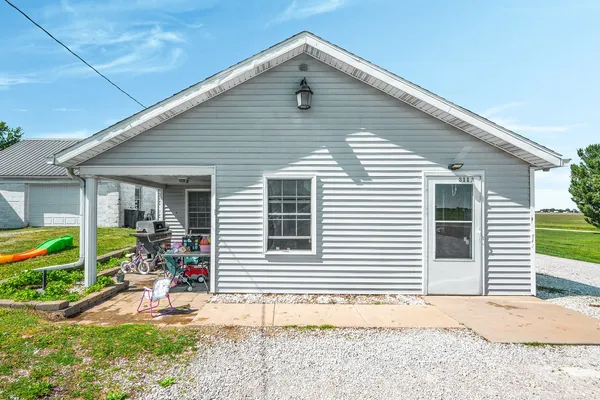 $220,000 | 311 East McKinley Avenue, Deer Creek, IL 61733