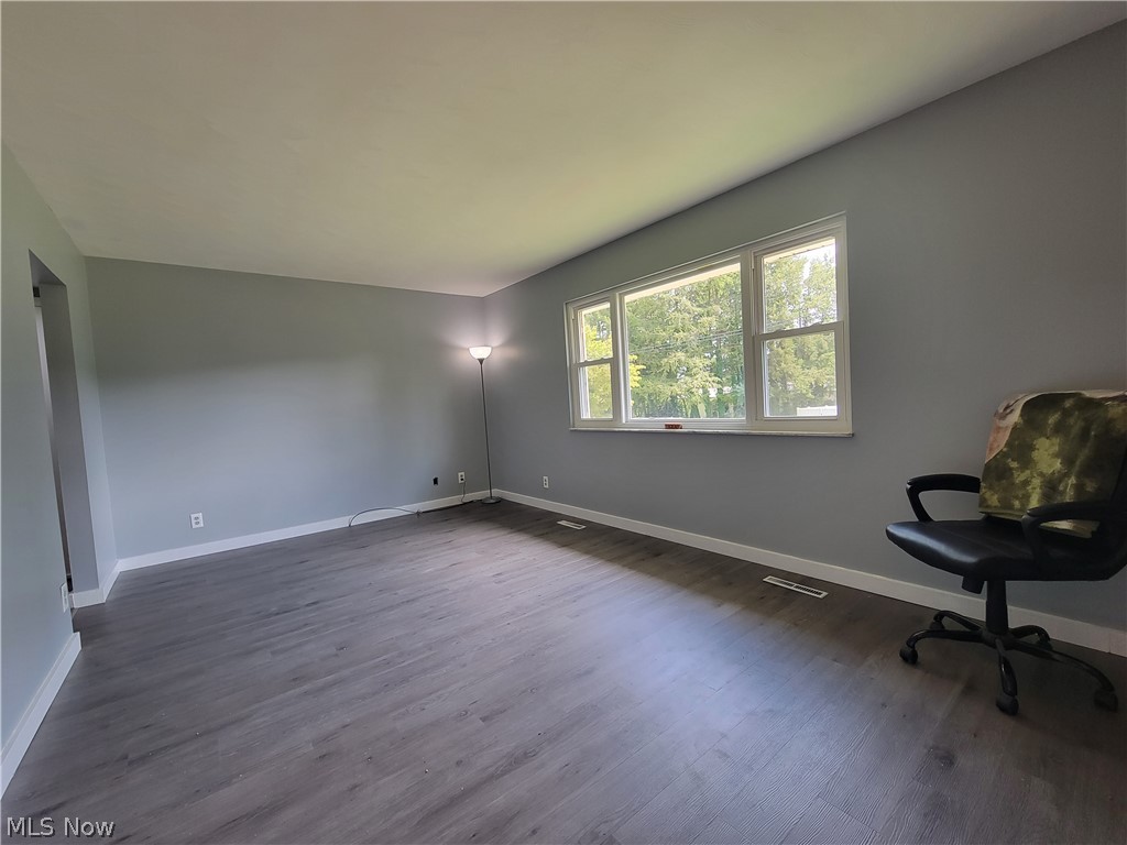 103 Robson Road Marietta, OH 45750 - Photo 4 of 21 Living room