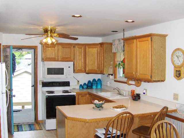 1901 South Lakeshore Road Carsonville, MI 48419 - Photo 4 of 9 31141969-3.JPG