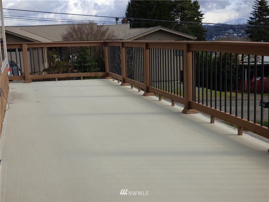 303 Seneca Place Northwest Renton, WA 98057 - Photo 14 of 18 a view of backyard with small space and wooden deck