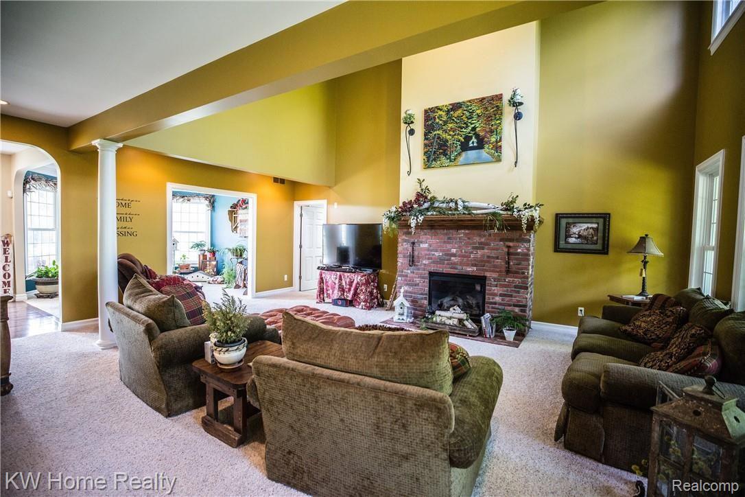 12988 Hummingbird Ridge Davisburg, MI 48350 - Photo 19 of 55 Living room
