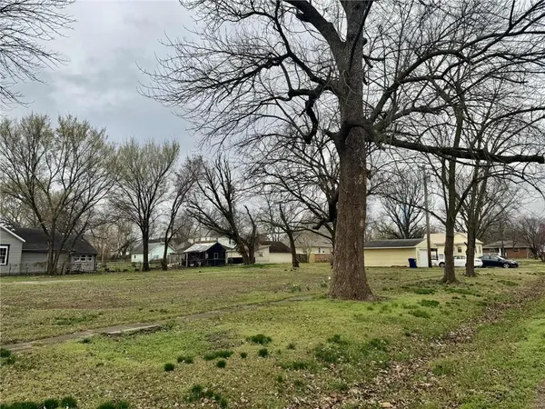 $9,000 | 325 North Delaware Avenue, Columbus, KS 66725