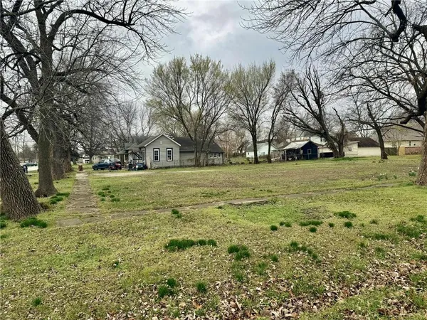 $9,000 | 325 North Delaware Avenue, Columbus, KS 66725