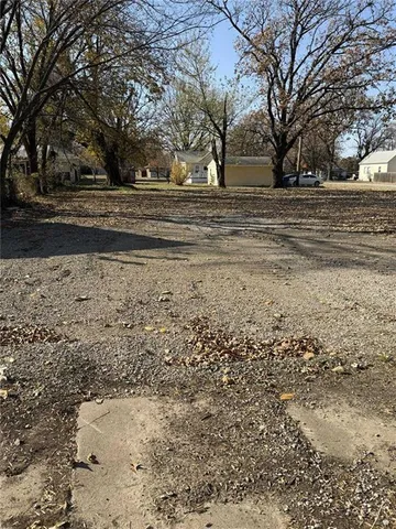 $9,000 | 325 North Delaware Avenue, Columbus, KS 66725