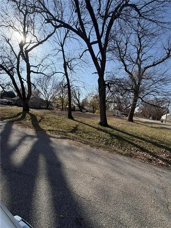 $9,000 | 325 North Delaware Avenue, Columbus, KS 66725