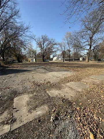 $9,000 | 325 North Delaware Avenue, Columbus, KS 66725