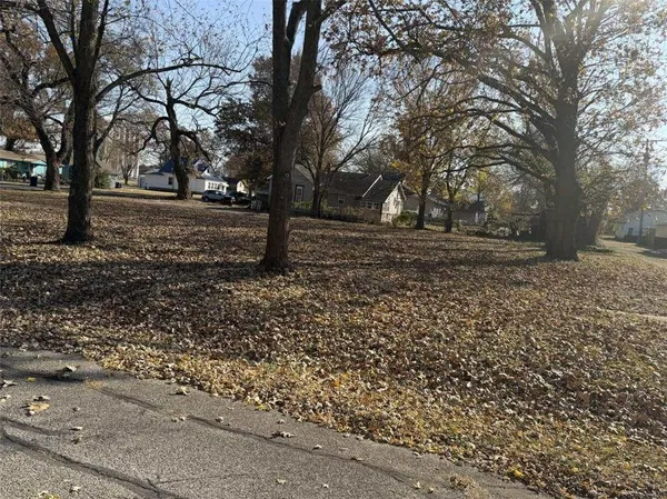 $9,000 | 325 North Delaware Avenue, Columbus, KS 66725