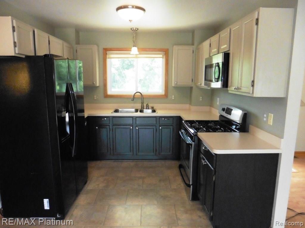 3689 Cemetery Road Fowlerville, MI 48836 - Photo 3 of 17 Kitchen