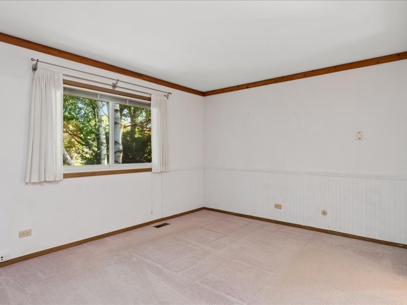 1323 Auburn Avenue Naperville, IL 60565 - Photo 9 of 16 an empty room with a window