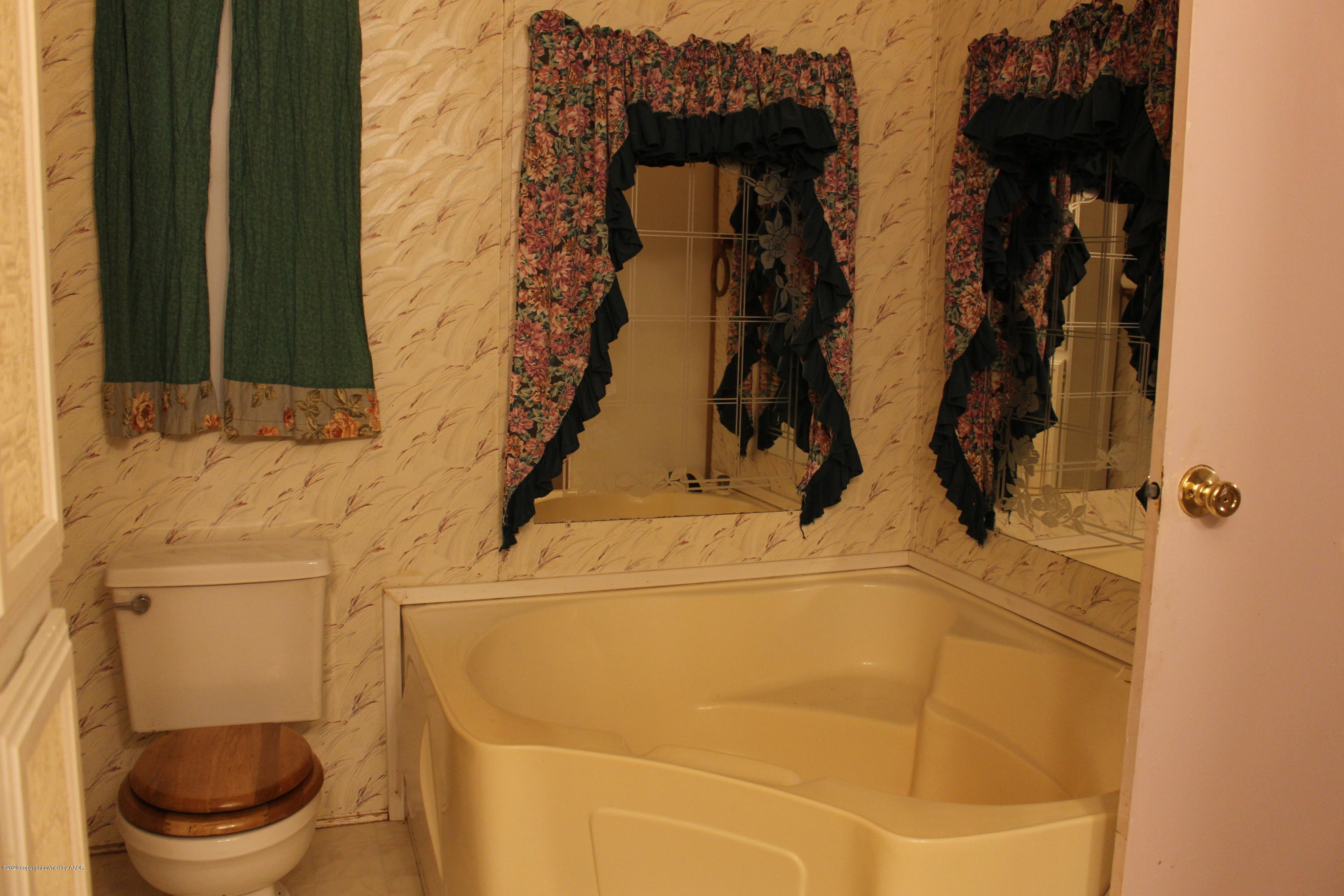 6201 Susie Road Amarillo, TX 79118 - Photo 4 of 12 Master Bath