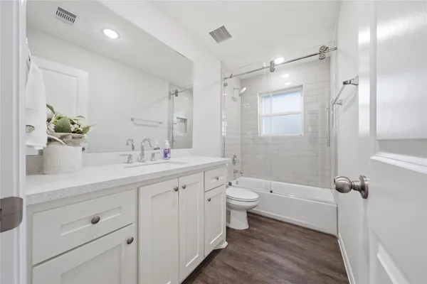 $460,000 | 6623 County Road 4, Damon, TX 77430