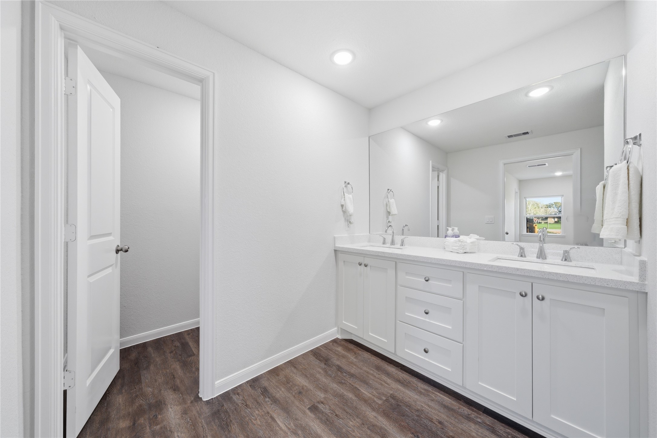6623 County Road 4 Damon, TX 77430 - Photo 23 of 48 a bathroom with a sink and a mirror