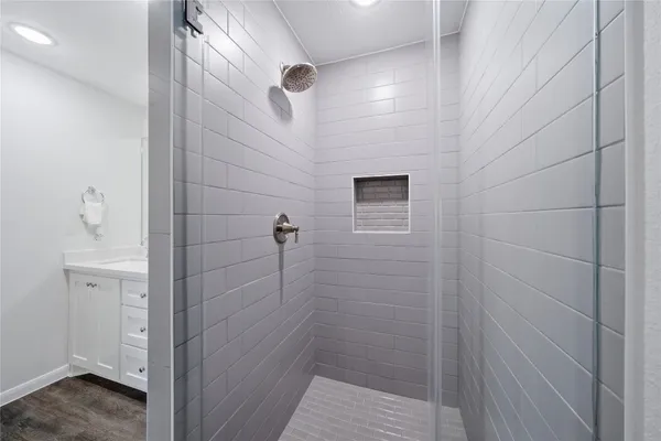 $460,000 | 6623 County Road 4, Damon, TX 77430