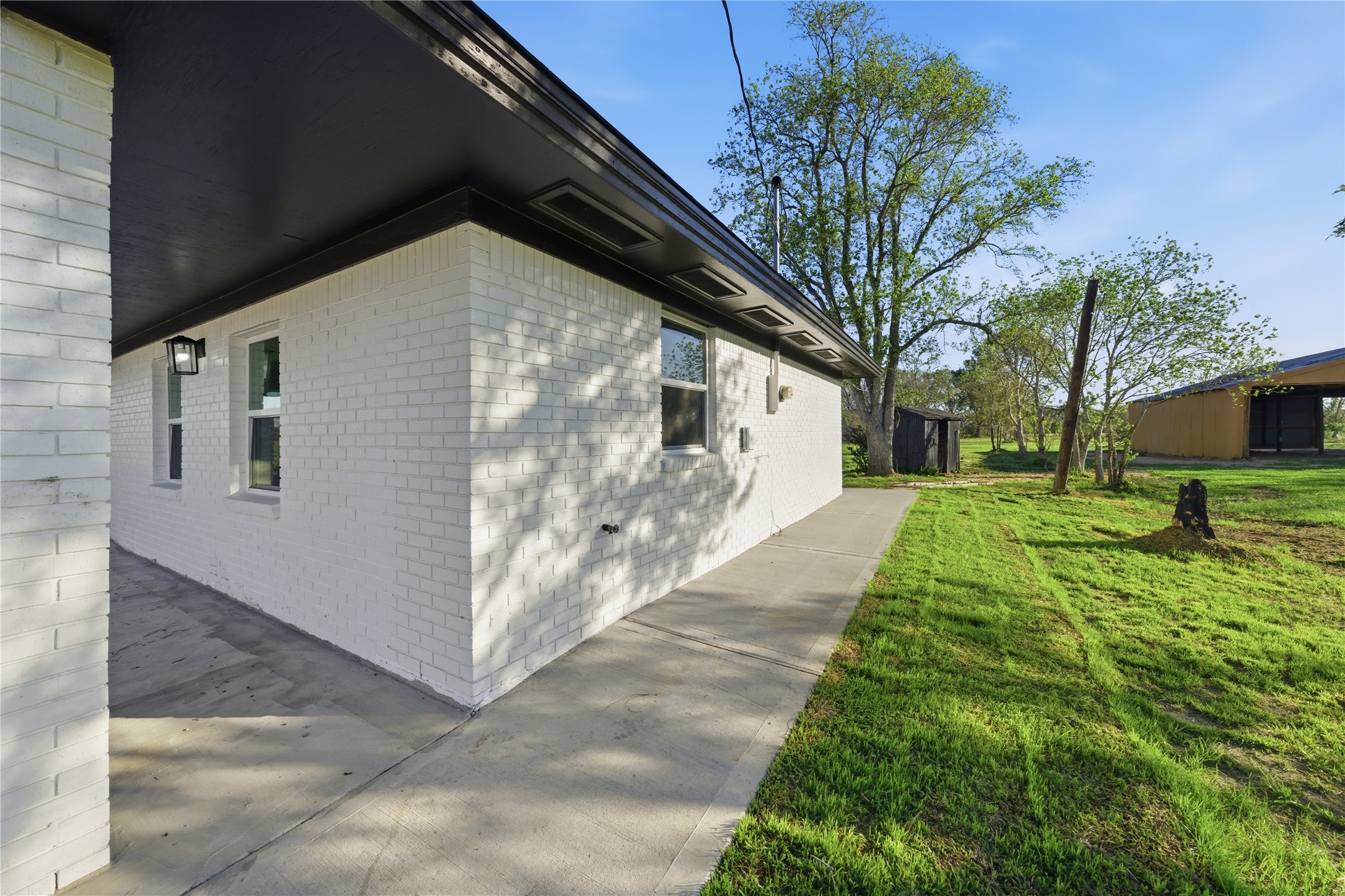 6623 County Road 4 Damon, TX 77430 - Photo 34 of 48 a backyard of a house with large trees
